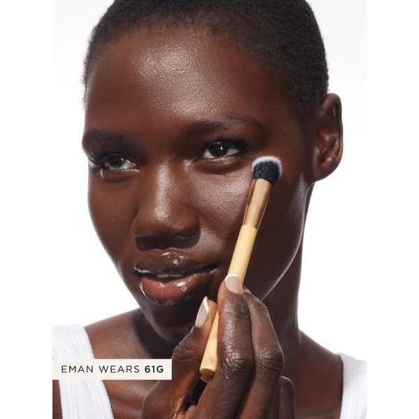 tarte concealer paw brush - angled for seamless application - Image 2