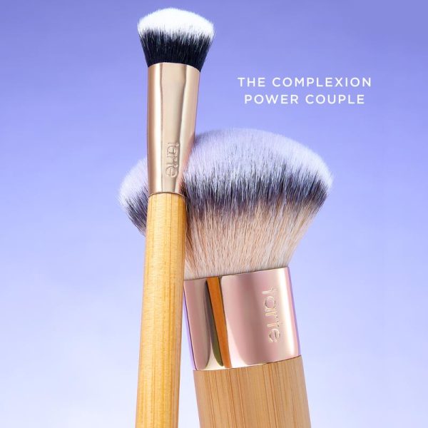 tarte concealer paw brush - angled for seamless application - Image 5